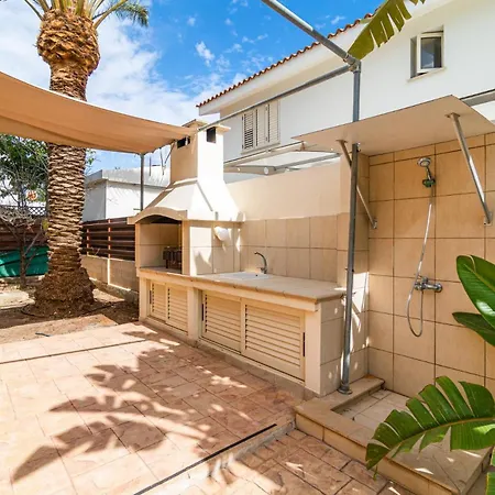 Venus By Ezoria Perivólia