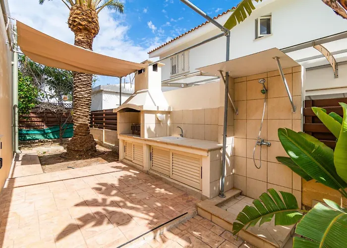 Venus By Ezoria Perivólia